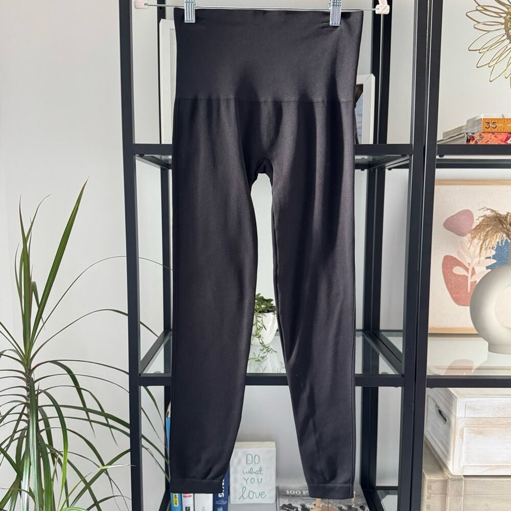 Spanx EcoCare Look at Me Now Very Black High Waisted Cropped Leggings Large - Picture 2 of 9